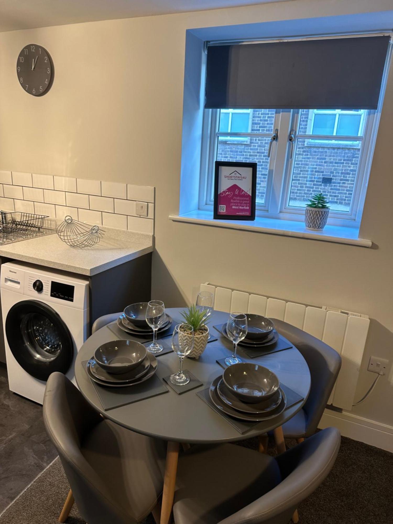 Maple House - 2 Bedroom House With Free Parking In Town By Shortstays4U Кінгс-Лінн Екстер'єр фото